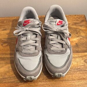 Nike Waffle Light Gray Sneakers